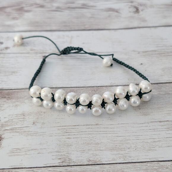 Unusual Pearl Bracelet - Adjustable - Picture 1 of 6